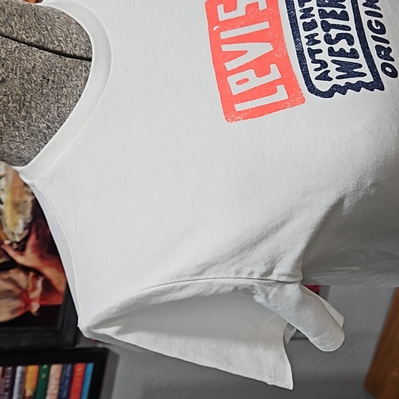 Levi's Western wear crop tee Like new condition M cactus design - Picture 3 of 7